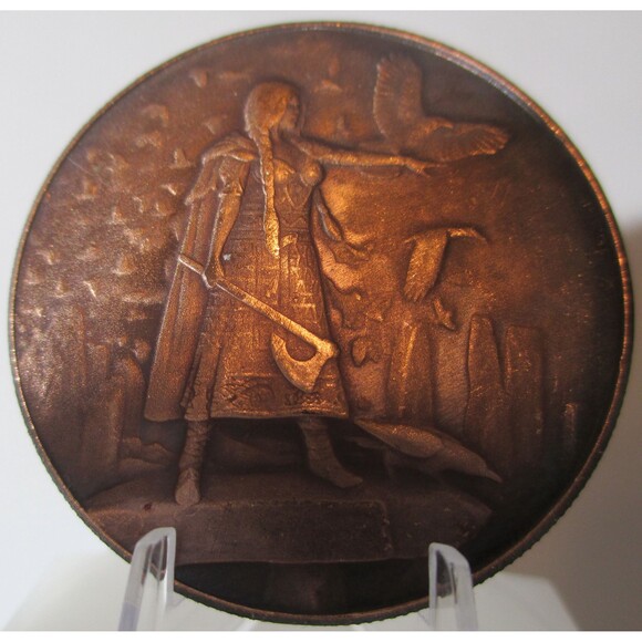 Morrigan the Queen of Battles, 1 Oz Copper Coin-Framed with display Stand - Picture 4 of 7